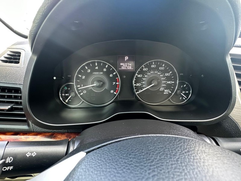 Subaru Outback Vehicle Full-screen Gallery Image 36