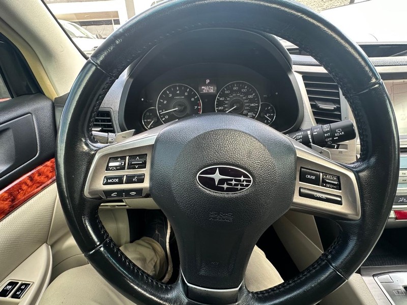 Subaru Outback Vehicle Full-screen Gallery Image 37