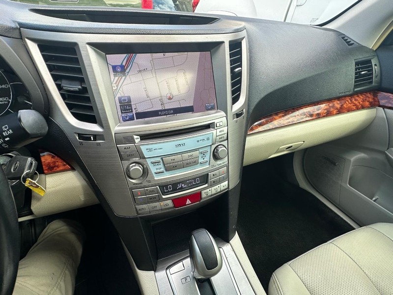 Subaru Outback Vehicle Full-screen Gallery Image 39