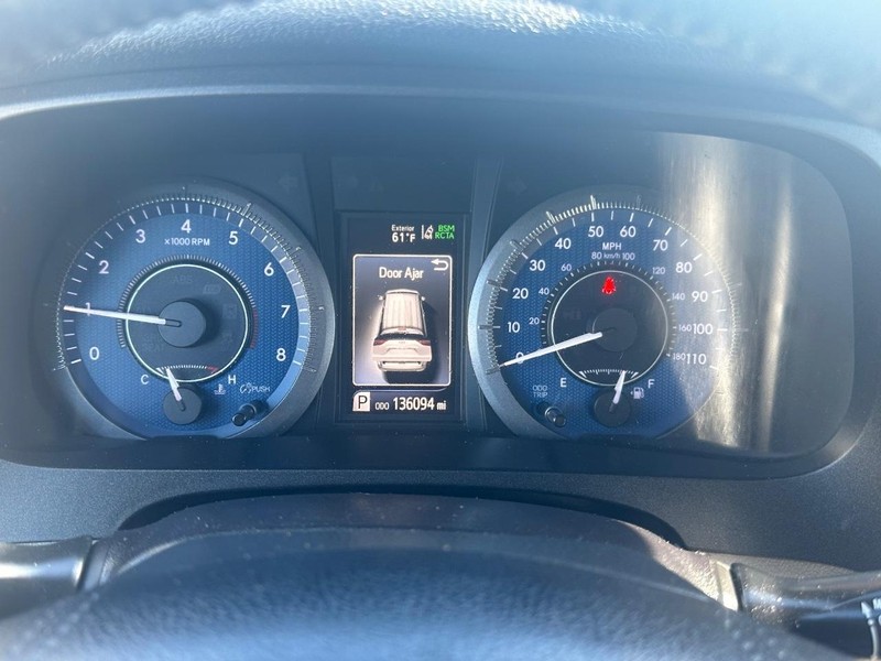 Toyota Sienna Vehicle Full-screen Gallery Image 17