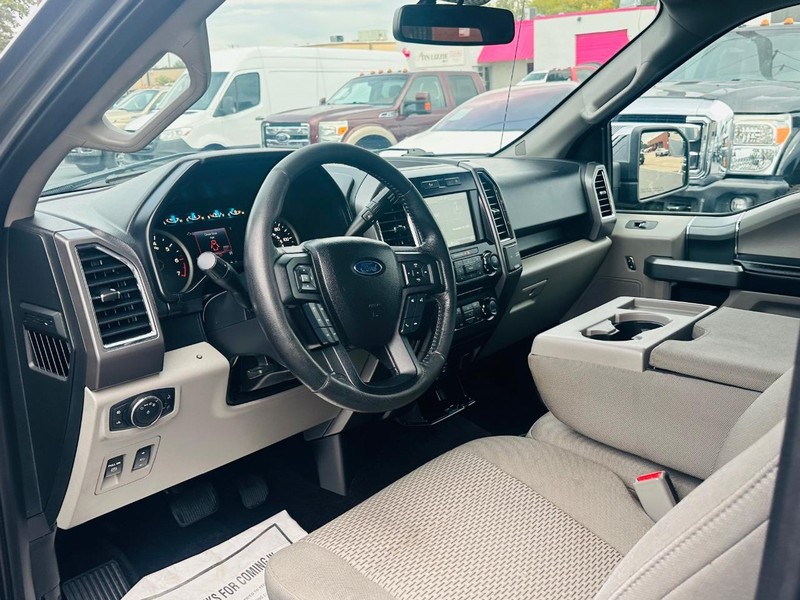 Ford F-150 Vehicle Full-screen Gallery Image 16