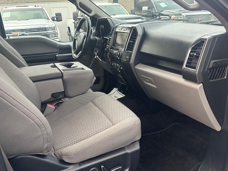 Ford F-150 Vehicle Full-screen Gallery Image 20