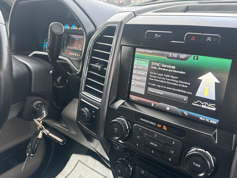 Ford F-150 Vehicle Full-screen Gallery Image 21