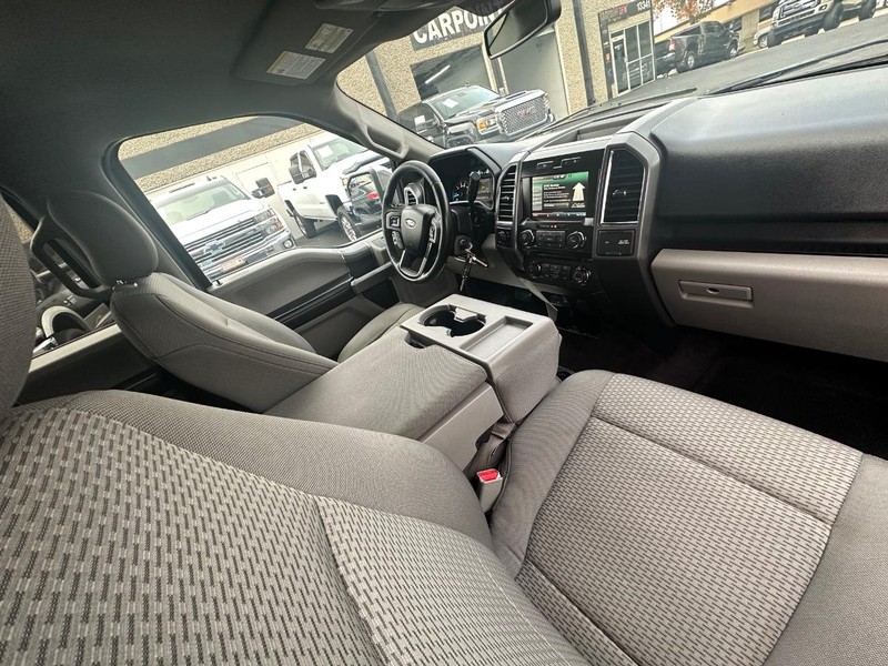 Ford F-150 Vehicle Full-screen Gallery Image 23