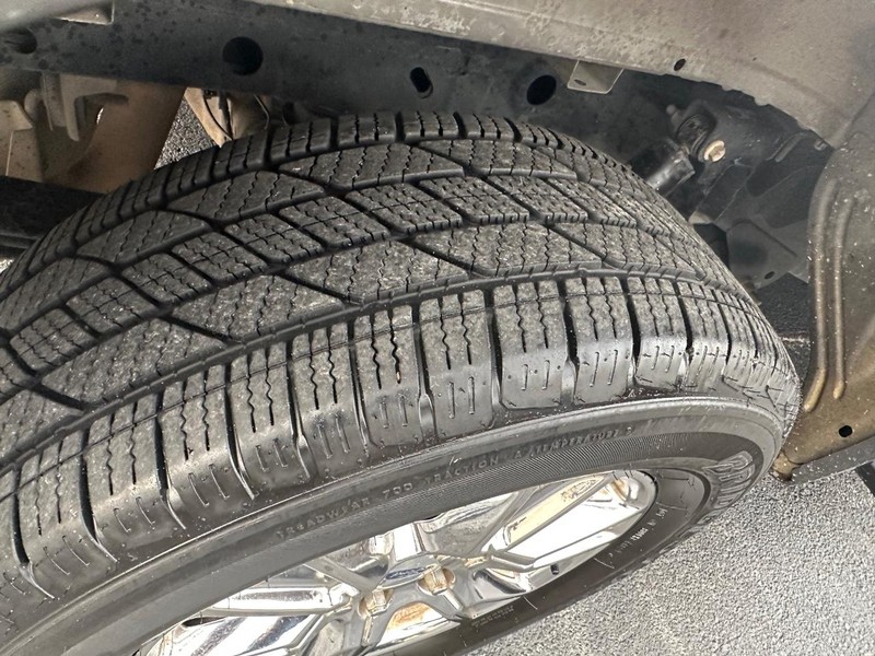 Ford F-150 Vehicle Full-screen Gallery Image 25