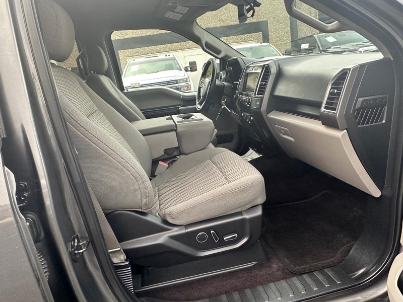 Ford F-150 Vehicle Full-screen Gallery Image 26