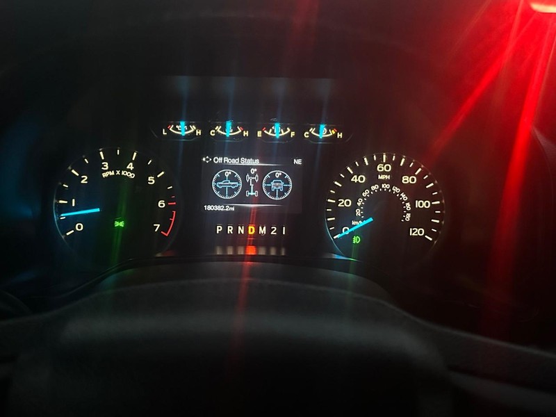 Ford F-150 Vehicle Full-screen Gallery Image 32