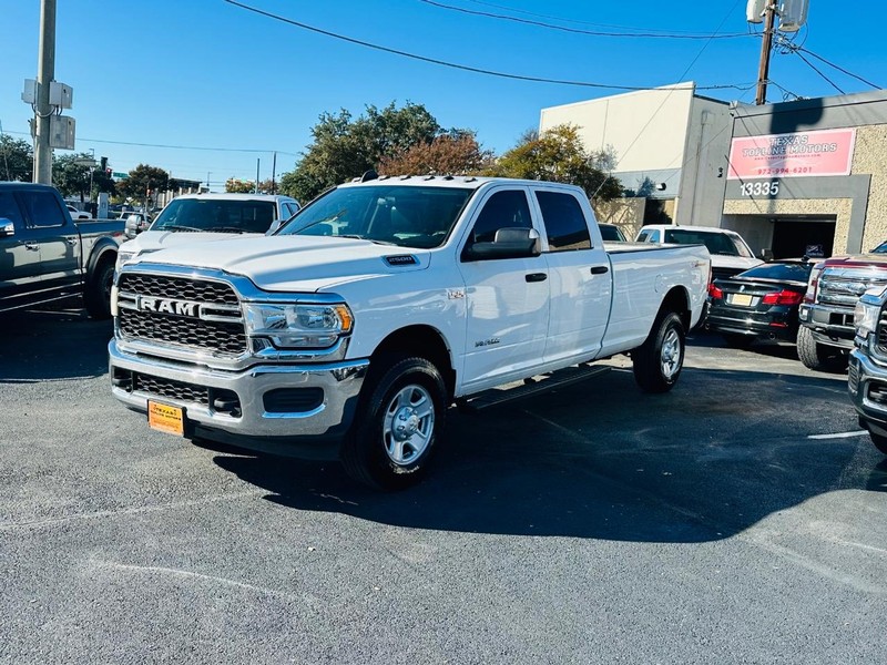 Ram 2500 Vehicle Full-screen Gallery Image 2