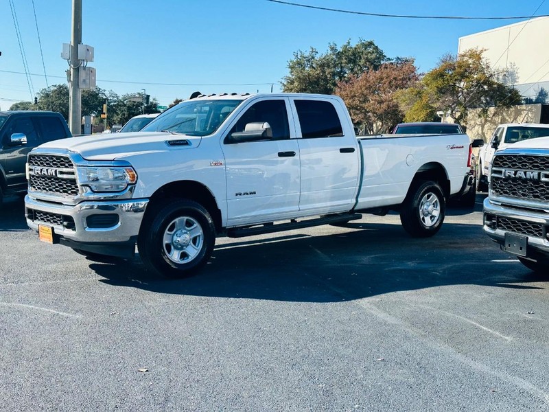 Ram 2500 Vehicle Full-screen Gallery Image 5