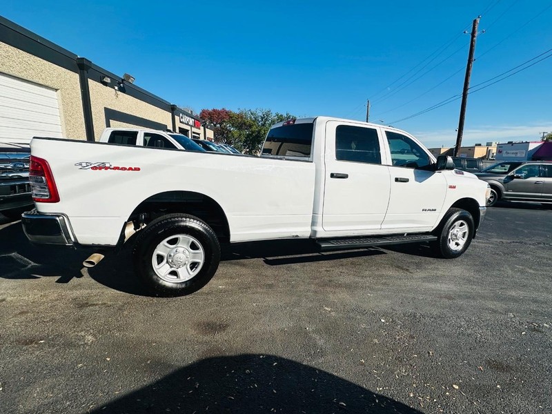 Ram 2500 Vehicle Full-screen Gallery Image 8