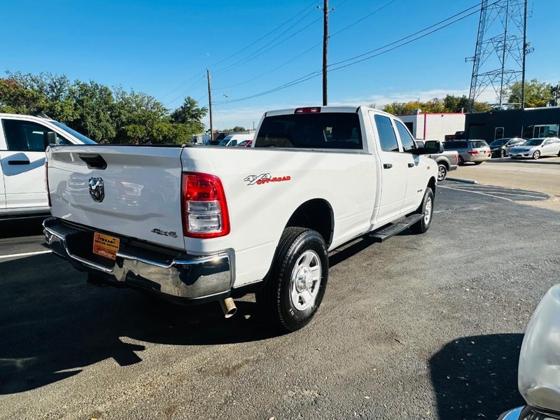 Ram 2500 Vehicle Full-screen Gallery Image 9
