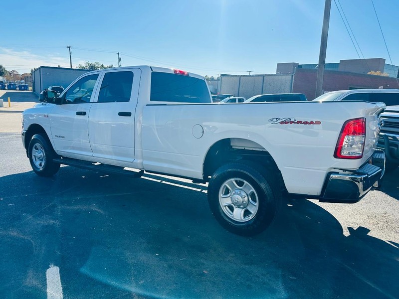 Ram 2500 Vehicle Full-screen Gallery Image 10