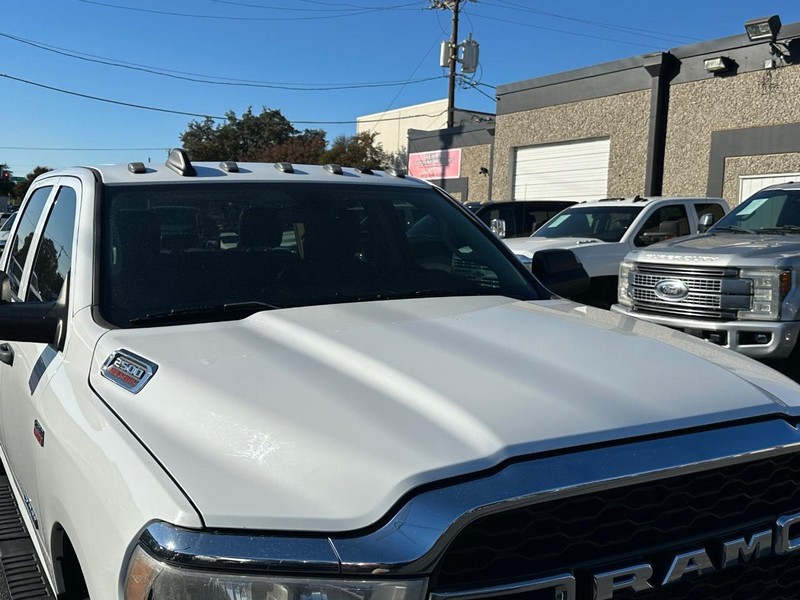 Ram 2500 Vehicle Full-screen Gallery Image 13