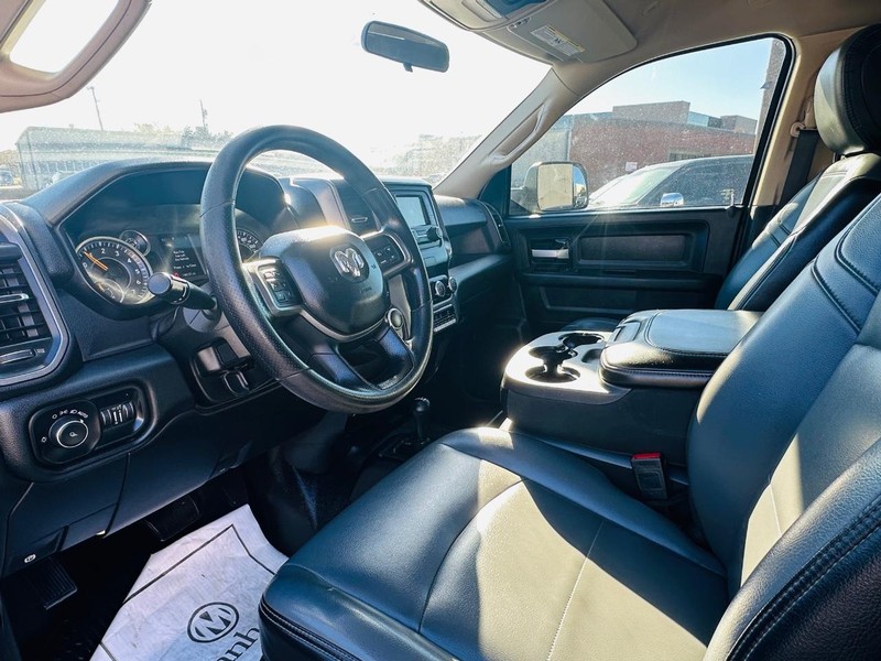 Ram 2500 Vehicle Full-screen Gallery Image 16