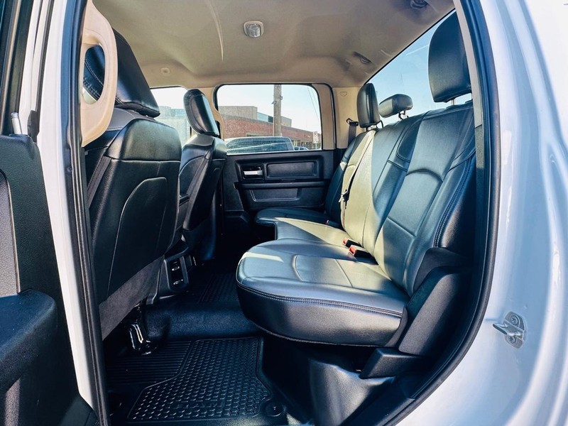 Ram 2500 Vehicle Full-screen Gallery Image 18