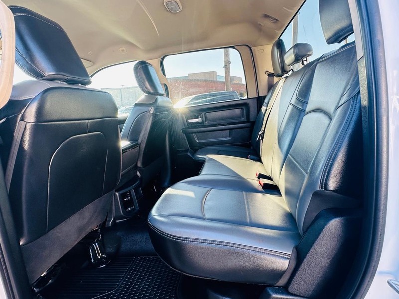 Ram 2500 Vehicle Full-screen Gallery Image 19