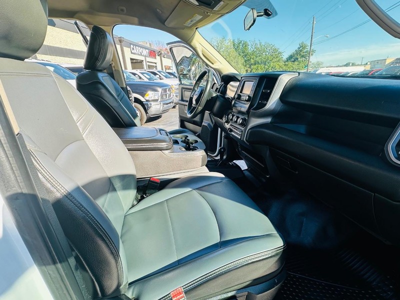 Ram 2500 Vehicle Full-screen Gallery Image 21