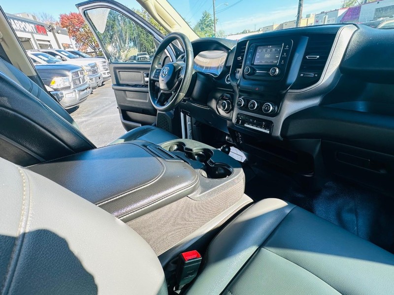 Ram 2500 Vehicle Full-screen Gallery Image 22