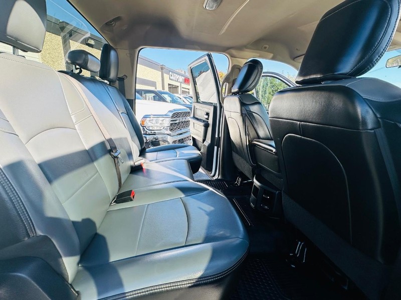 Ram 2500 Vehicle Full-screen Gallery Image 25