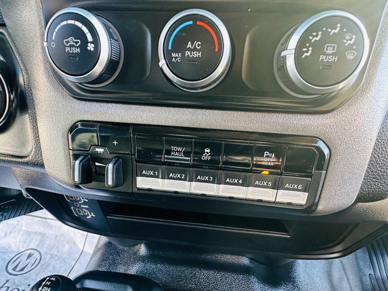 Ram 2500 Vehicle Full-screen Gallery Image 26