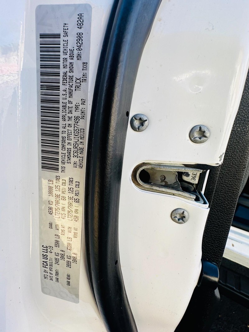 Ram 2500 Vehicle Full-screen Gallery Image 31