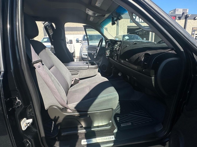 GMC Sierra 1500 Vehicle Full-screen Gallery Image 24