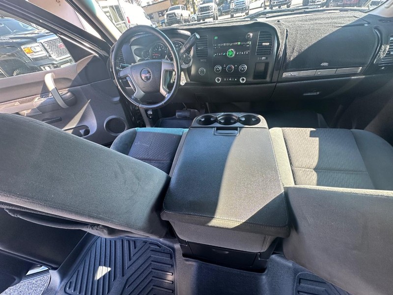 GMC Sierra 1500 Vehicle Full-screen Gallery Image 26