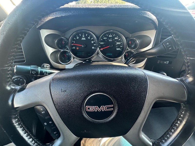 GMC Sierra 1500 Vehicle Full-screen Gallery Image 28