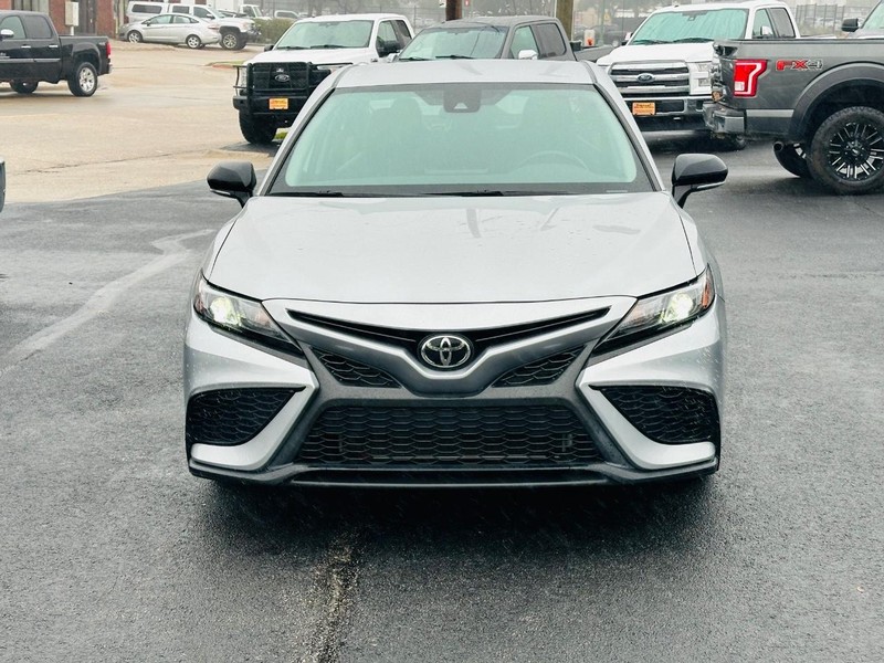 Toyota Camry Vehicle Full-screen Gallery Image 03