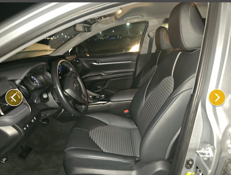 Toyota Camry Vehicle Full-screen Gallery Image 12