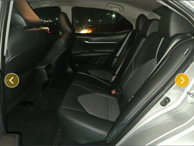 Toyota Camry Vehicle Full-screen Gallery Image 18