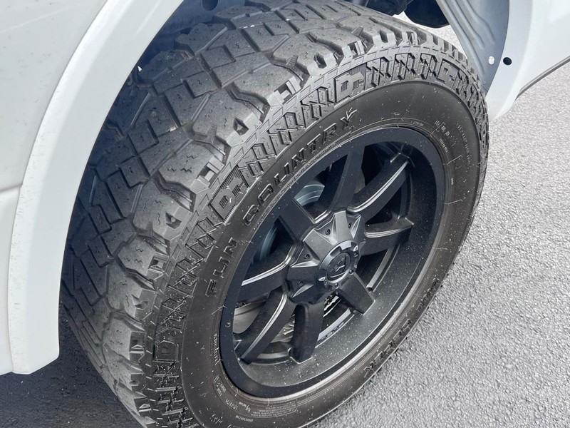 Ford F-150 Vehicle Full-screen Gallery Image 16