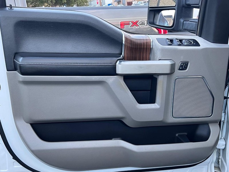 Ford F-150 Vehicle Full-screen Gallery Image 19