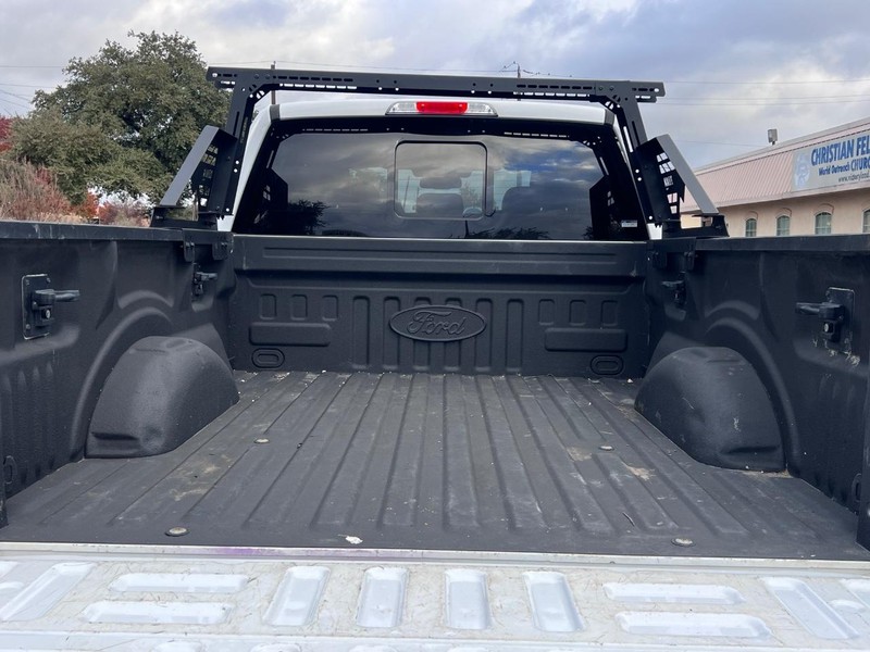 Ford F-150 Vehicle Full-screen Gallery Image 21