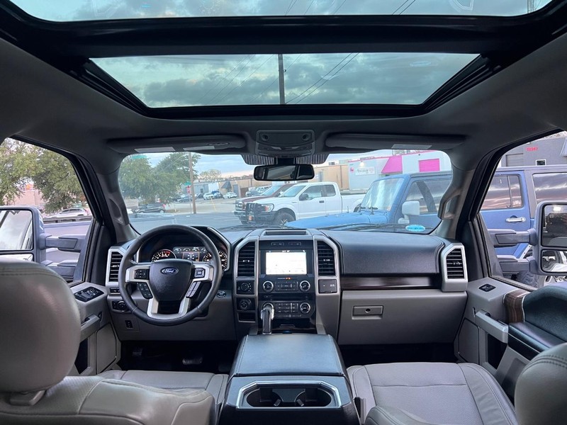 Ford F-150 Vehicle Full-screen Gallery Image 23