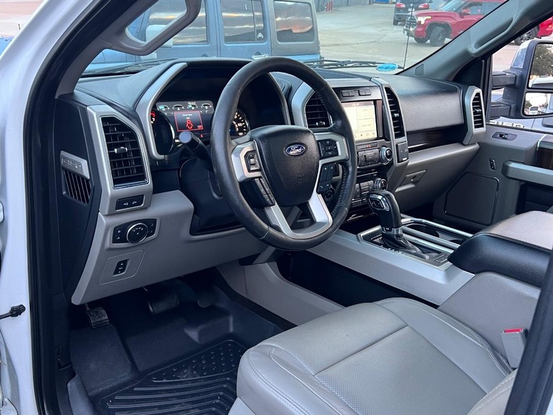 Ford F-150 Vehicle Full-screen Gallery Image 24