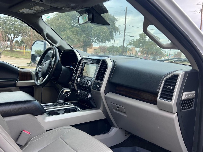 Ford F-150 Vehicle Full-screen Gallery Image 26