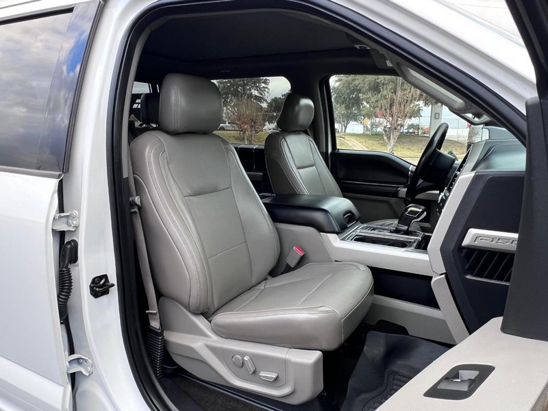 Ford F-150 Vehicle Full-screen Gallery Image 27