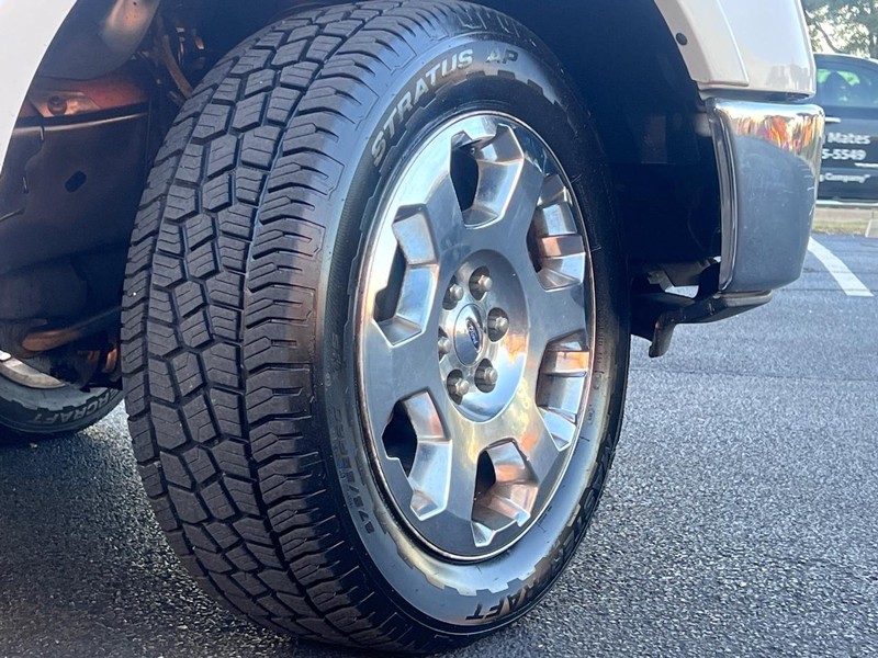 Ford F-150 Vehicle Full-screen Gallery Image 12