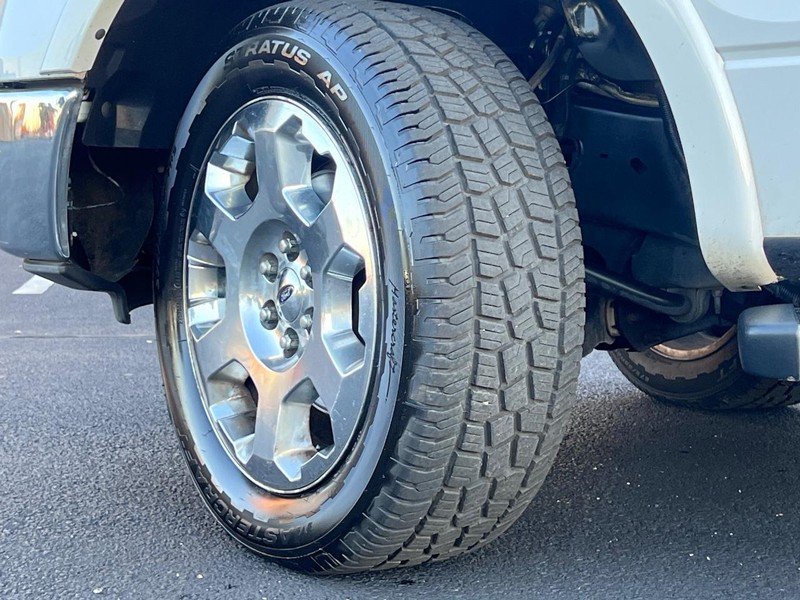 Ford F-150 Vehicle Full-screen Gallery Image 16