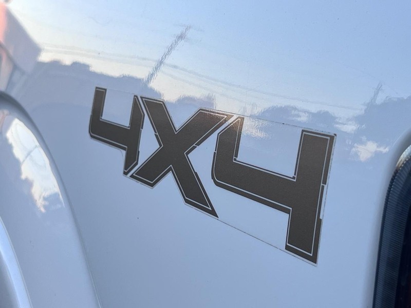 Ford F-150 Vehicle Full-screen Gallery Image 18