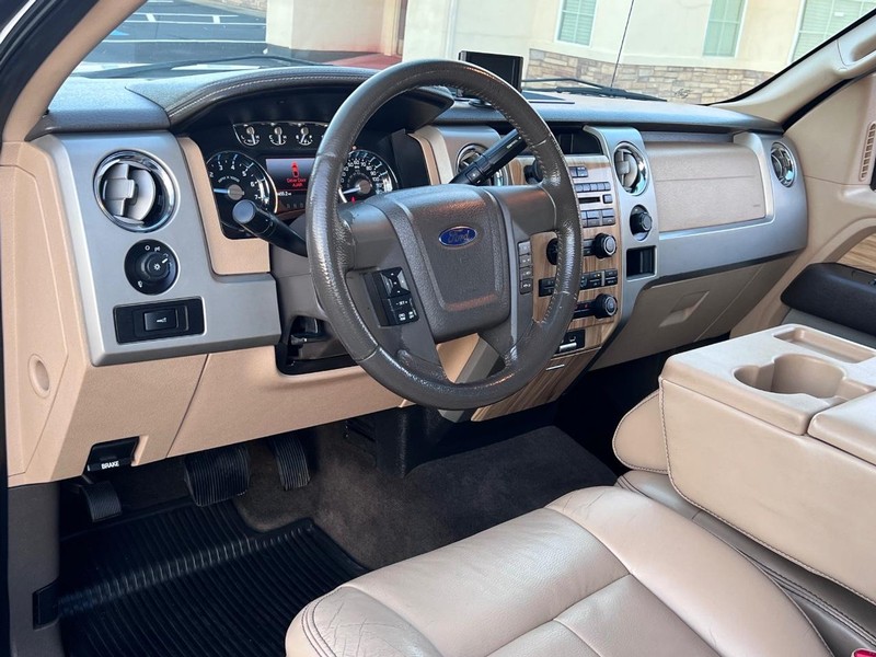 Ford F-150 Vehicle Full-screen Gallery Image 23