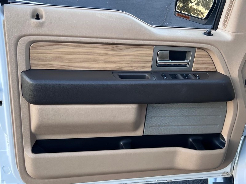 Ford F-150 Vehicle Full-screen Gallery Image 24