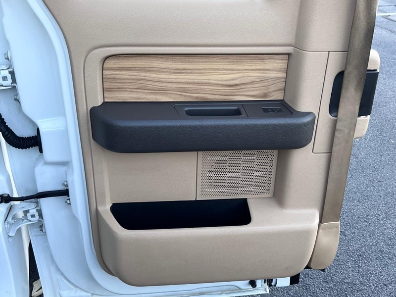 Ford F-150 Vehicle Full-screen Gallery Image 25