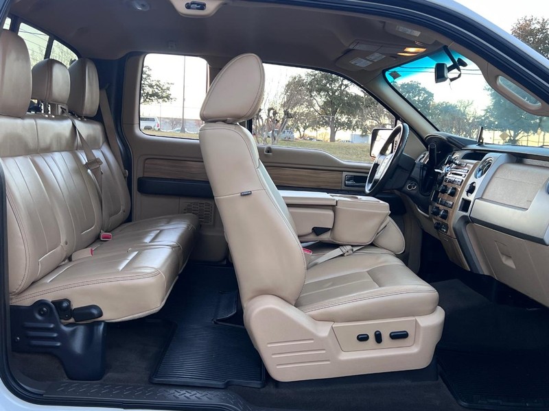 Ford F-150 Vehicle Full-screen Gallery Image 29