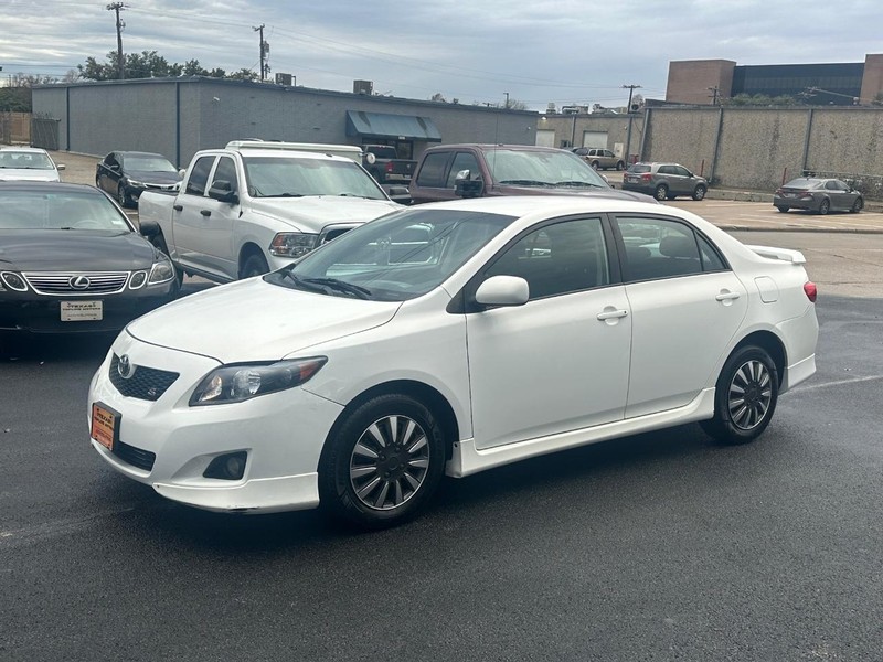 Toyota Corolla Vehicle Full-screen Gallery Image 3