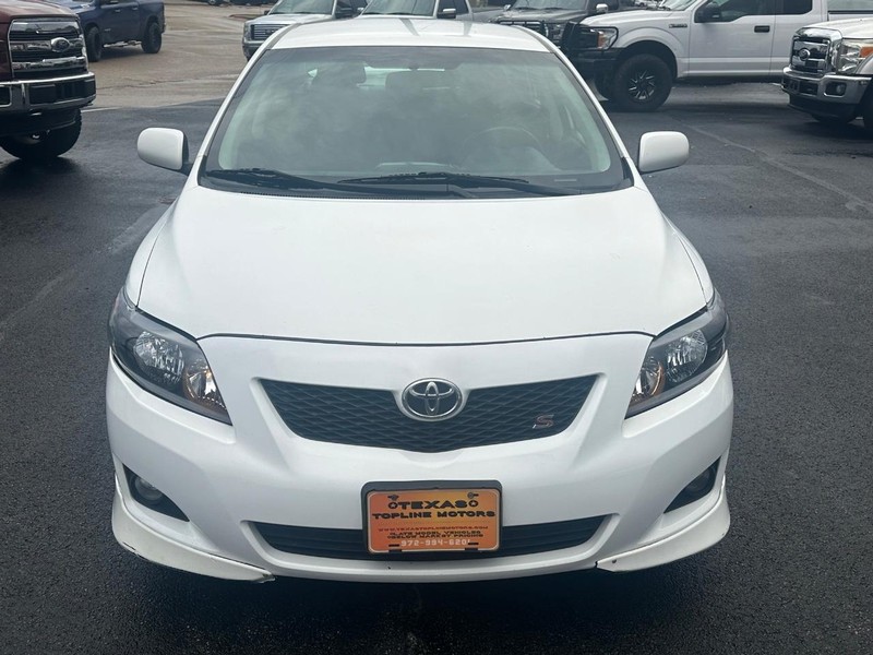 Toyota Corolla Vehicle Full-screen Gallery Image 4