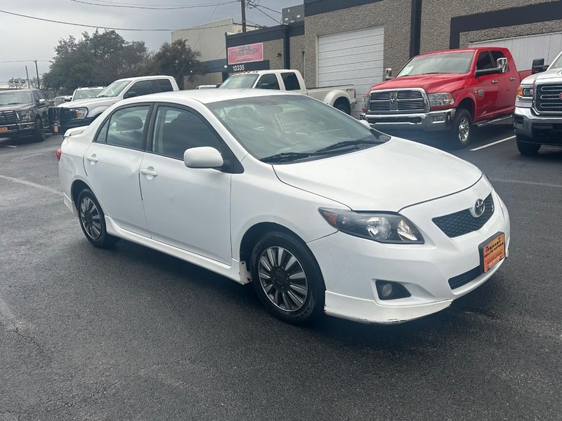 Toyota Corolla Vehicle Full-screen Gallery Image 5