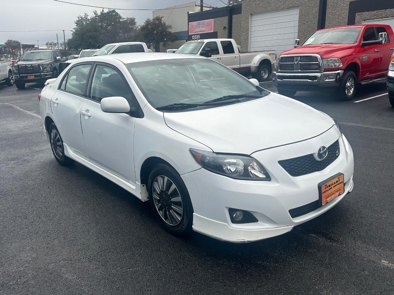 Toyota Corolla Vehicle Full-screen Gallery Image 6