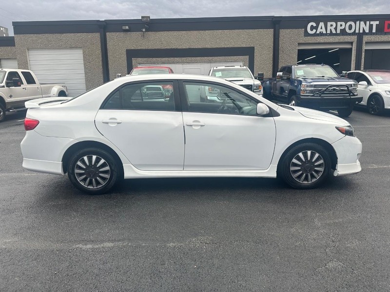 Toyota Corolla Vehicle Full-screen Gallery Image 7